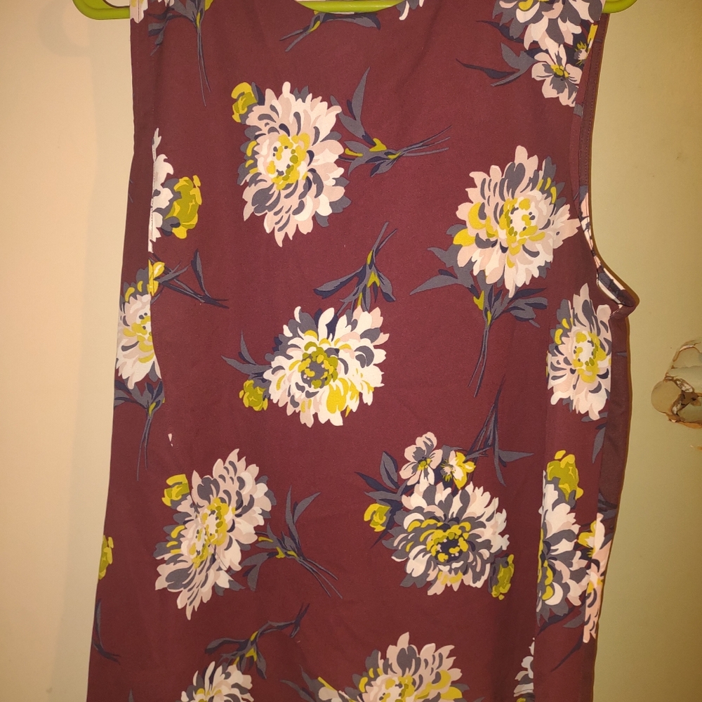 Woman's sleeveless Floral‎ Ann Taylor Blouse size XL